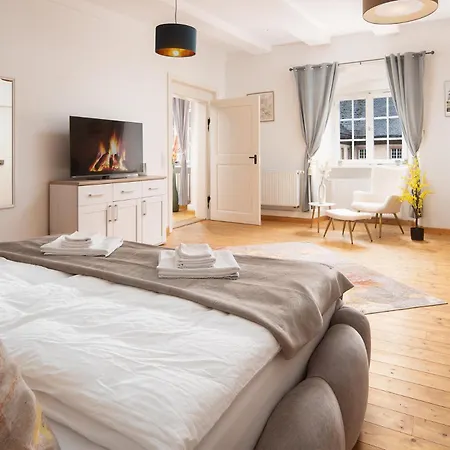 Luxus Wohnen Im Schloss Corvey Fuer 1-6 Gaeste Im Unesco Weltkulturerbe Hoexter Weserbergland Free W-Lan Parken Netflix Fuer Familien Paare Und Geschaeftsreisende Inkl Handtuecher Seife Nintendo Switch Uvm Exterior foto