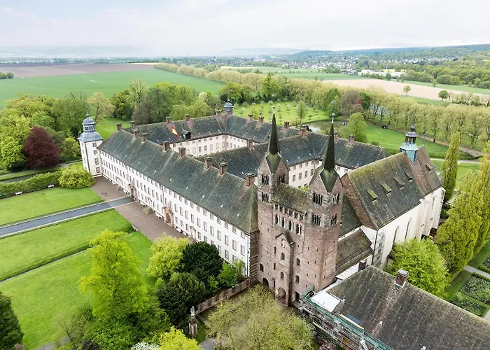 Luxus Wohnen Im Schloss Corvey Fuer 1-6 Gaeste Im Unesco Weltkulturerbe Hoexter Weserbergland Free W-Lan Parken Netflix Fuer Familien Paare Und Geschaeftsreisende Inkl Handtuecher Seife Nintendo Switch Uvm